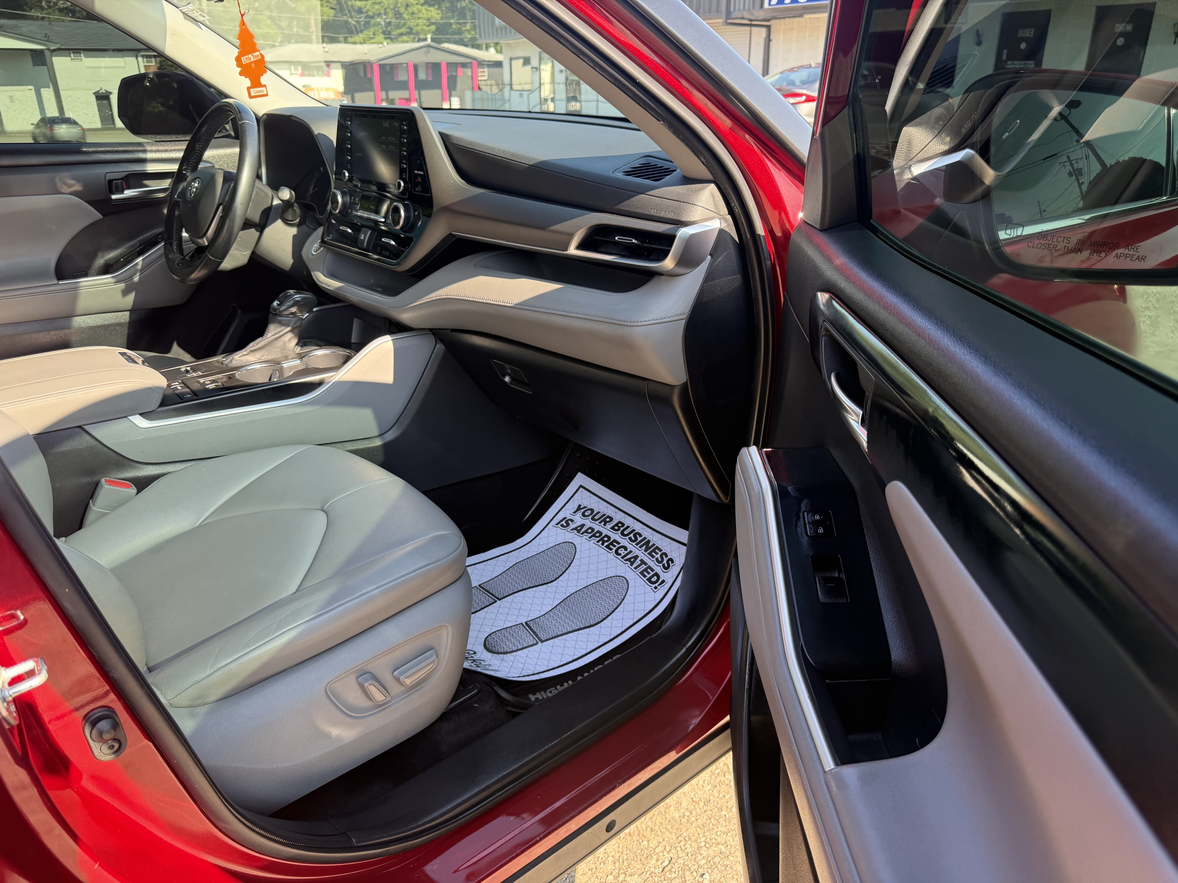 2026 Toyota Highlander XLE full loaded thumbnail 9