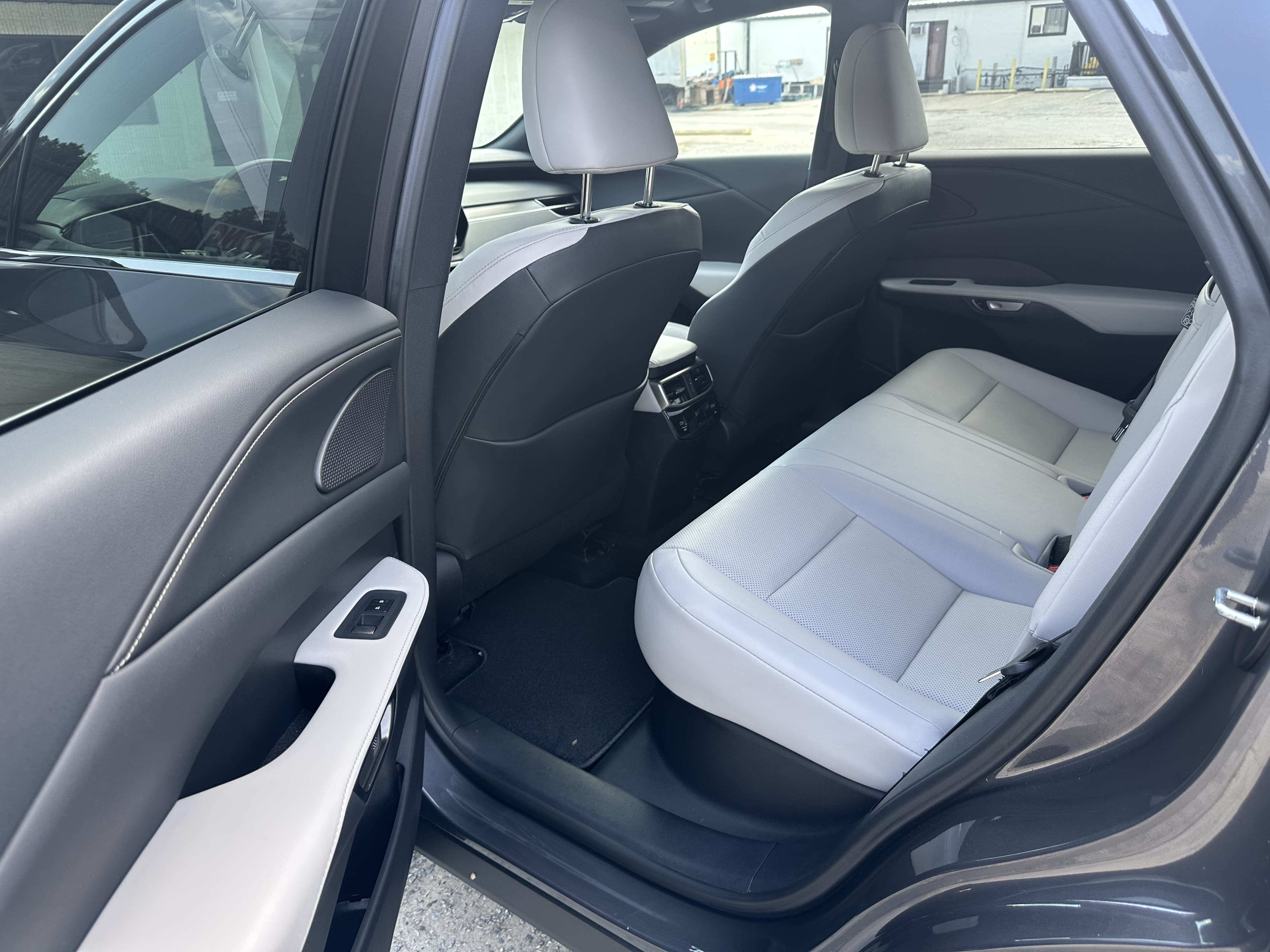 2025 Lexus RX 350 thumbnail 3