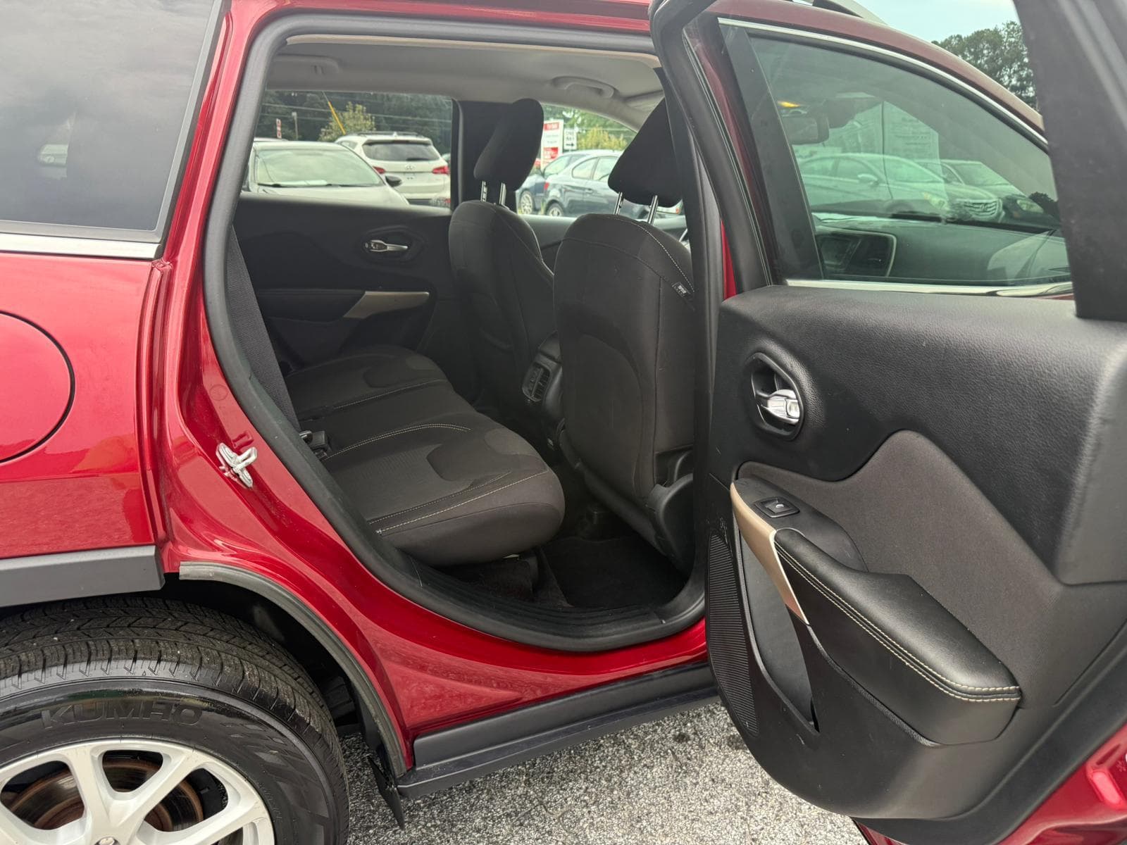2017 Jeep Cherokee thumbnail 11